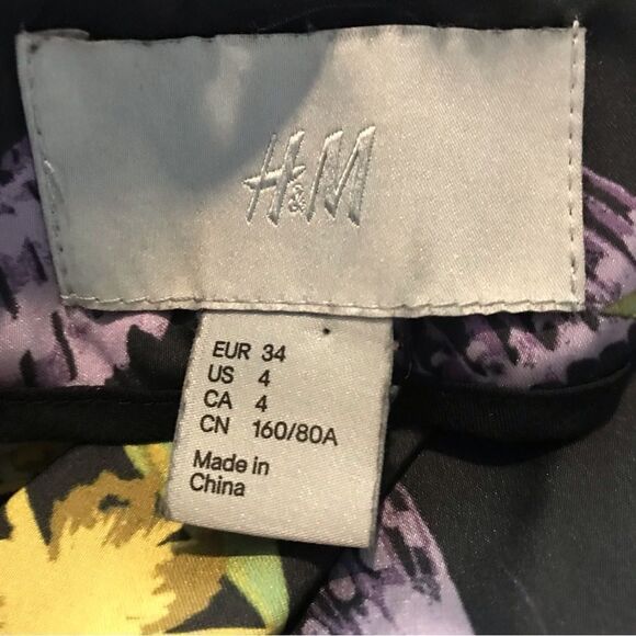 H&M Blazer Women’s Size 4 Black Floral Butterfly Open Front Long Sleeve - Picture 8 of 8